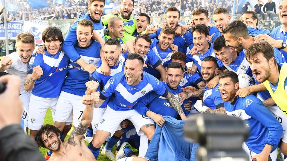 Cremonese-Brescia 4 maggio: si gioca per la 37 esima giornata del campionato di Serie B. Lombardi in festa per la promozione.