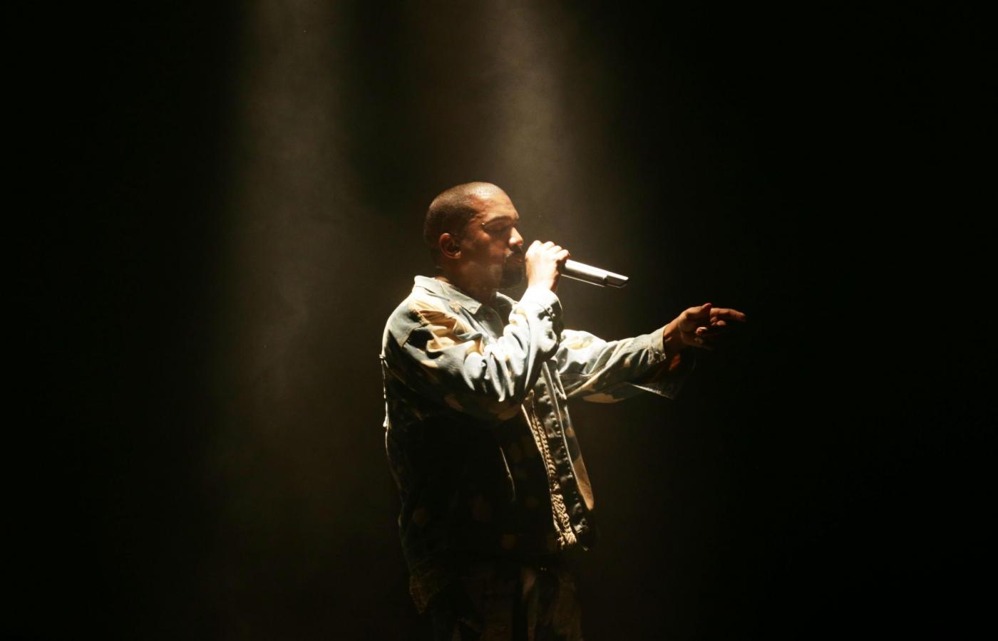 I fan Kanye West chiedono aiuto ad Obama: Faccia uscire nuovo disco