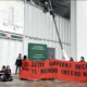 G7, blitz degli ambientalisti nel grattacielo Intesa San Paolo a Torino