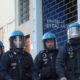 Firenze, corteo antifascista: gavettoni di vernice contro la sede di FdI