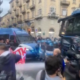 G7 Ambiente a Torino, la polizia usa gli idranti contro i manifestanti