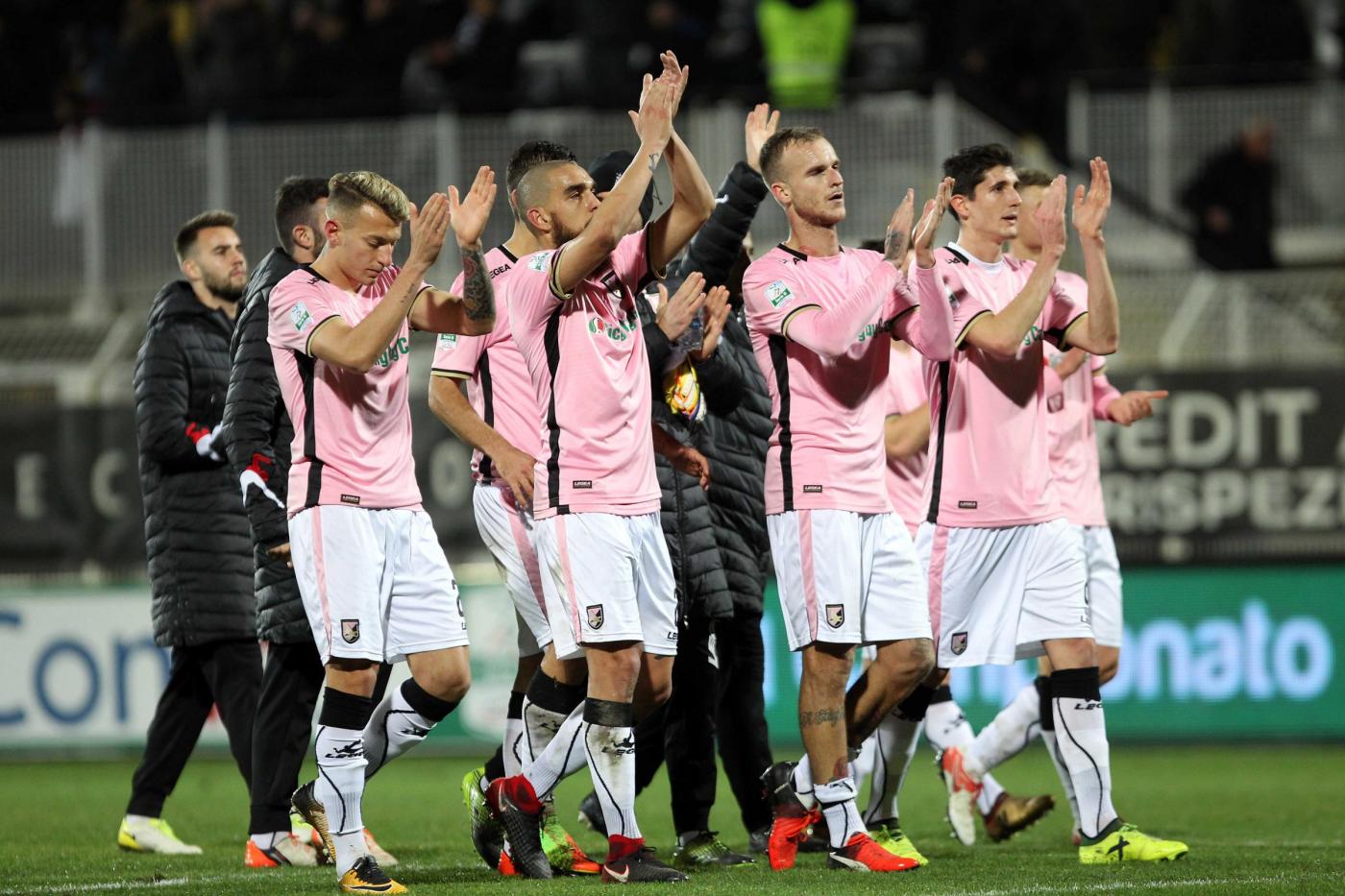 Palermo-Foggia lunedì 12 febbraio, analisi e pronostico Serie B giornata 25