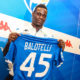 Balotelli torna in Serie A: le foto della presentazione con la maglia del Brescia