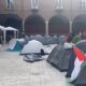 Protesta pro Palestina a Bologna, accampamento di studenti in piazza Scaravilli