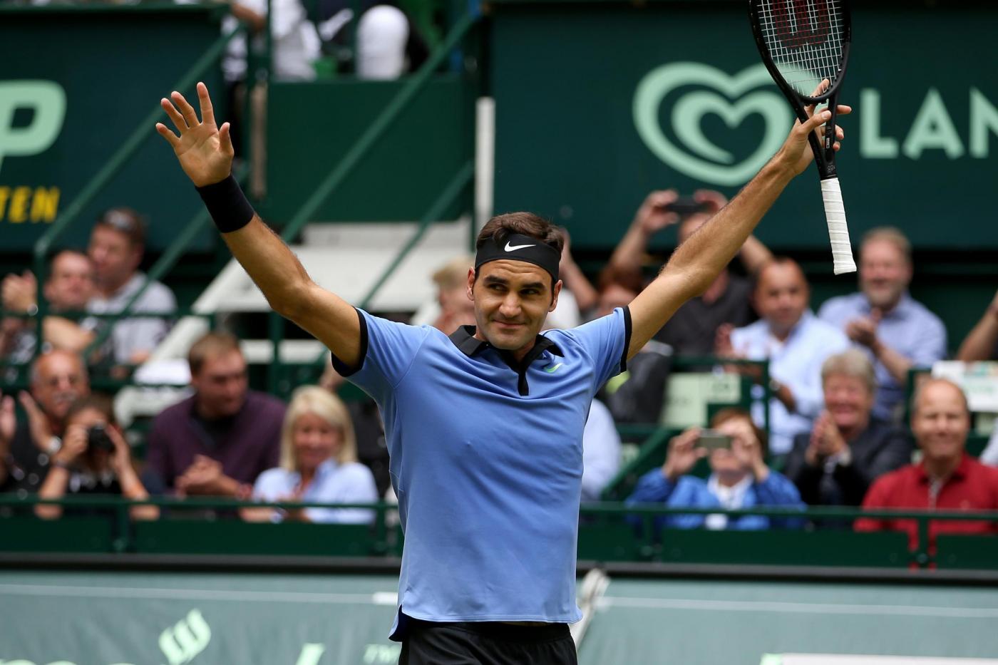 Tennis, a una settimana da Wimbledon esultano Federer e Kvitova